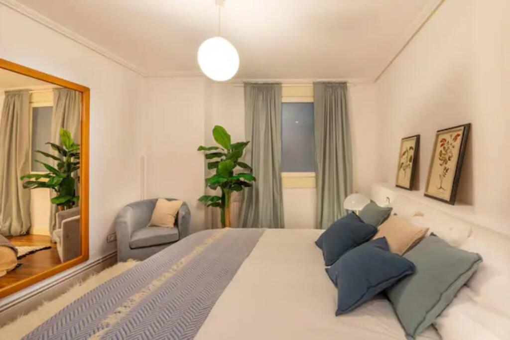 Exclusivo Apartamento En El Casco Viejo Bilbao Bagian luar foto