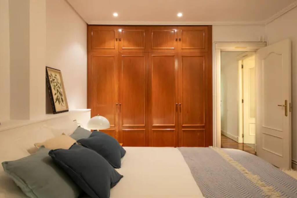 Exclusivo Apartamento En El Casco Viejo Bilbao Bagian luar foto